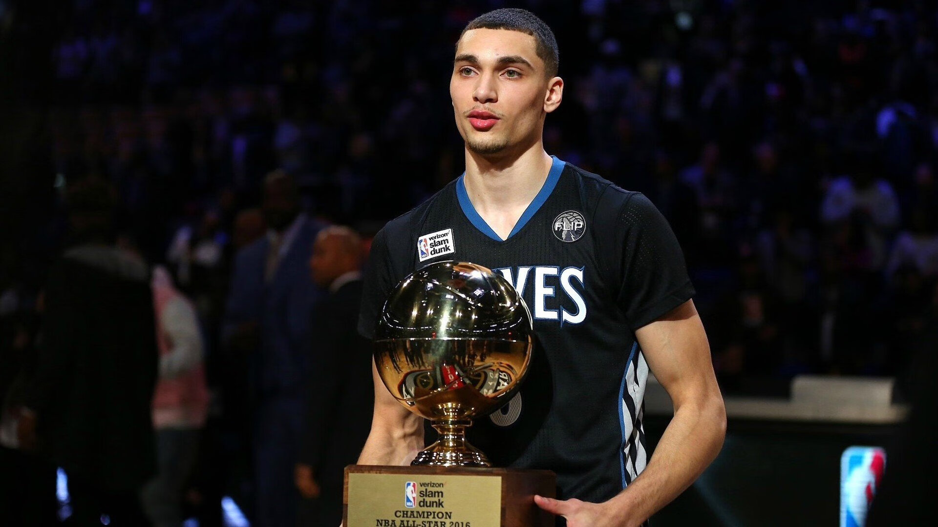 开云体育中国官网-奥运周期关键战之夜，欧文压力下完成爆发